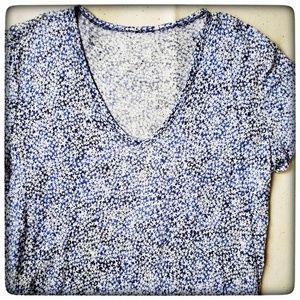 *Gap Linen T-shirt*  Star print in Size Med